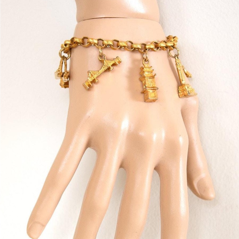 Vintage Coro San Francisco Sights Charm Bracelet with 6 Charms
